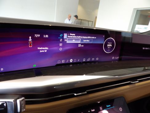 Used 2025 Cadillac Escalade IQ Luxury 2 AWD/4WD image 13