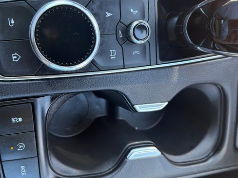 Used 2025 Cadillac XT4 Premium Luxury image 9