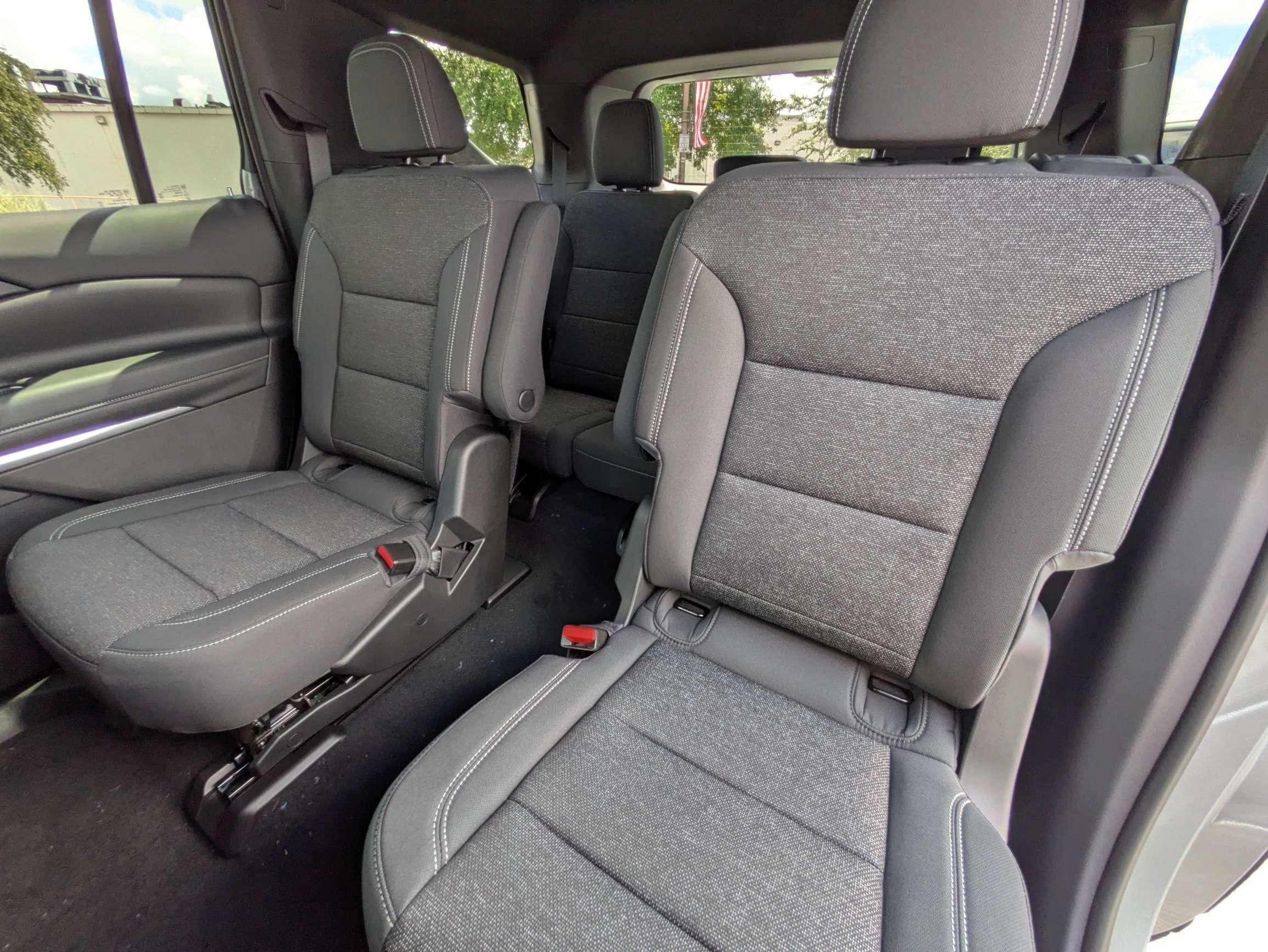 New 2027 Chevrolet Traverse LT w/ Midnight/Sport Edition FWD image 9