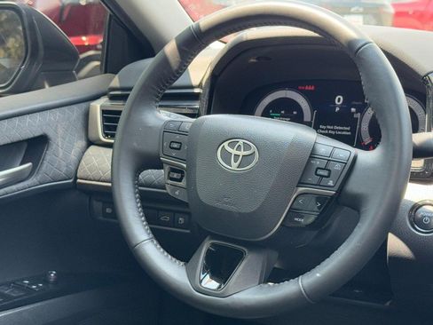 Used 2025 Toyota Camry XLE FWD image 12