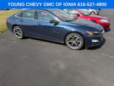 Used 2022 Chevrolet Malibu LT FWD image 1