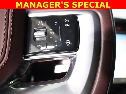 Used 2025 Land Rover Range Rover SE AWD/4WD image 15