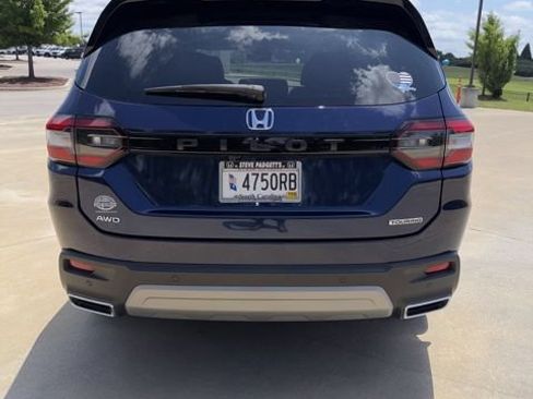 Used 2023 Honda Pilot Touring image 4