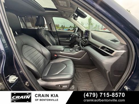 Used 2023 Toyota Highlander XLE AWD/4WD image 26