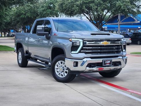Used 2025 Chevrolet Silverado 2500 LTZ w/ LTZ Convenience Package AWD/4WD image 2