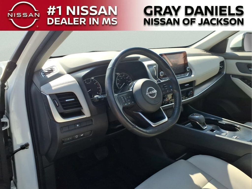 Used 2023 Nissan Rogue SV w/ SV Premium B Package FWD image 11
