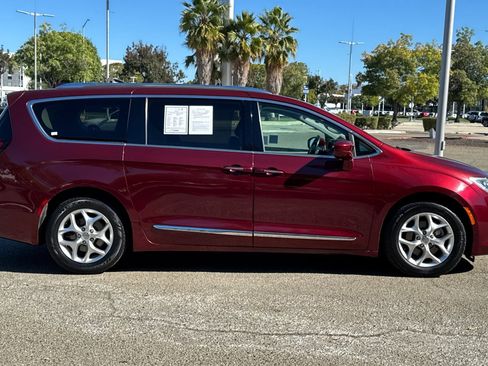 Used 2020 Chrysler Pacifica Touring-L w/ Tire & Wheel Group image 2