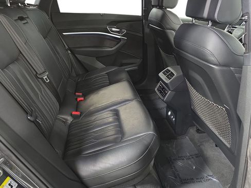 Used 2019 Audi e-tron Prestige w/ Prestige Package AWD/4WD image 26