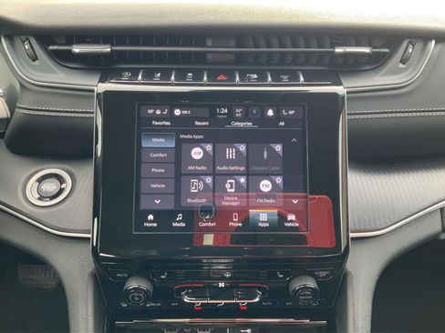 Used 2023 Jeep Grand Cherokee Laredo w/ Luxury Tech Group I image 13