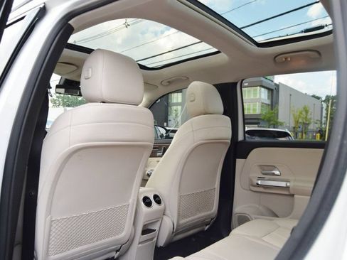 Used 2020 Mercedes-Benz GLB 250 4MATIC w/ Premium Package image 28