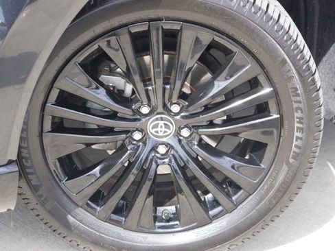 Used 2023 Toyota Venza Nightshade AWD/4WD image 12