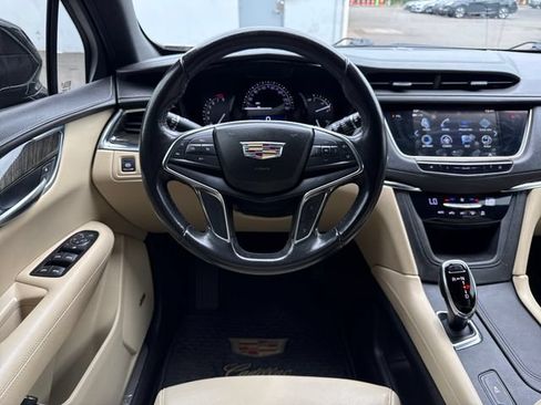 Used 2019 Cadillac XT5 FWD image 17