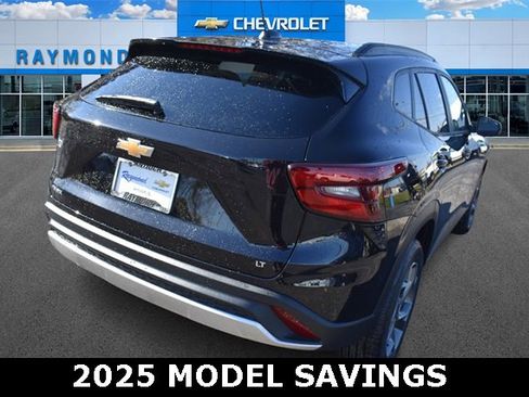 New 2025 Chevrolet Trax LT w/ Sunroof Package image 3