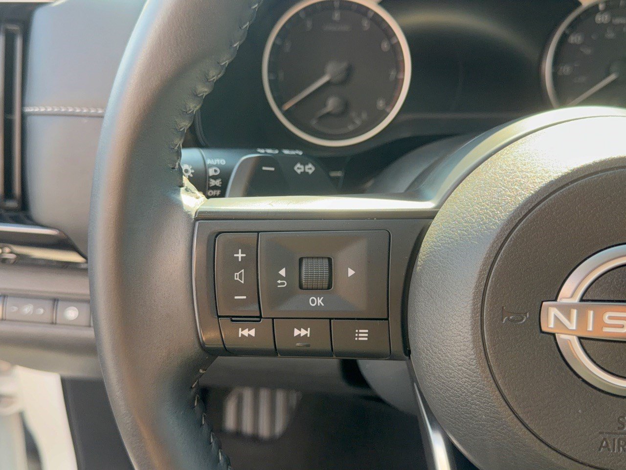 Used 2025 Nissan Pathfinder SV FWD image 22