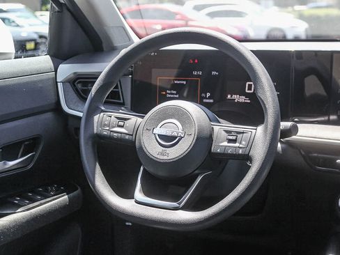 Used 2025 Nissan Kicks SV FWD image 19