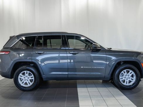 Certified 2023 Jeep Grand Cherokee Laredo AWD/4WD image 3