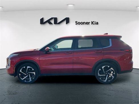 Used 2022 Mitsubishi Outlander ES image 3