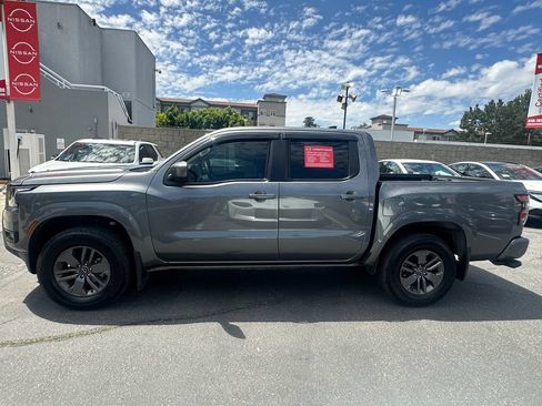 Used 2025 Nissan Frontier SV w/ Tow Package AWD/4WD image 4