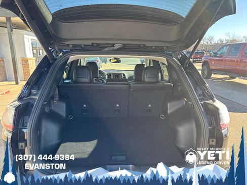 Used 2021 Jeep Cherokee Trailhawk w/ Technology Group image 20