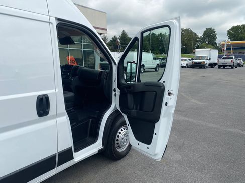 Used 2025 RAM ProMaster 2500 w/ Convenience Group FWD image 18