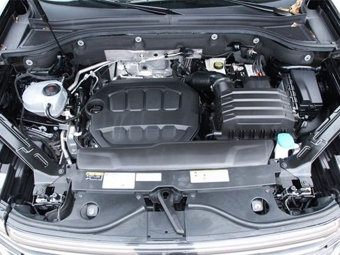 Certified 2025 Volkswagen Atlas SE image 41