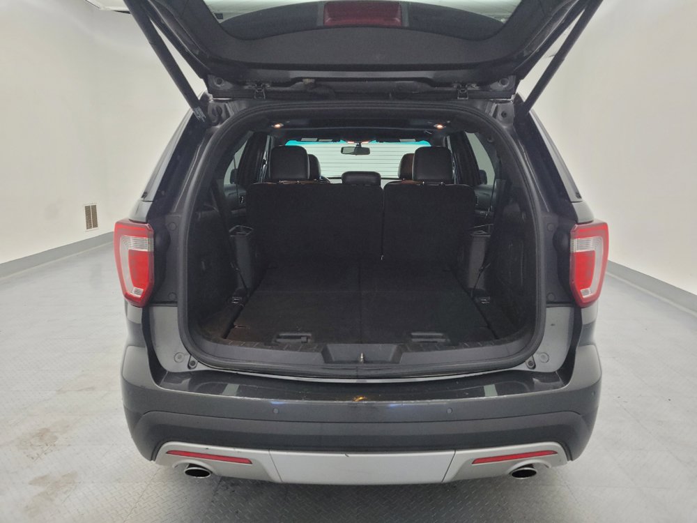 Used 2017 Ford Explorer XLT w/ Equipment Group 202A AWD/4WD image 29