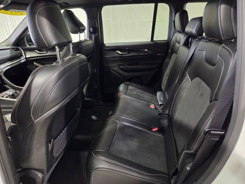 Used 2023 Jeep Grand Cherokee Altitude image 14