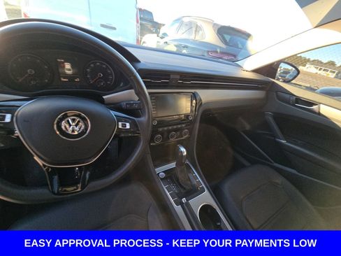 Used 2021 Volkswagen Passat 2.0T SE FWD image 9