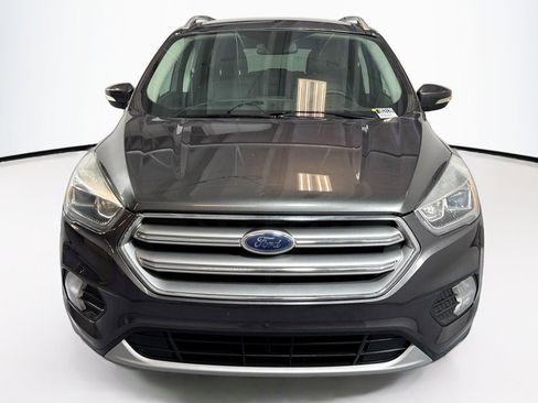 Used 2017 Ford Escape Titanium image 2