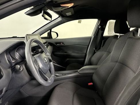 Used 2019 Toyota C-HR LE image 4