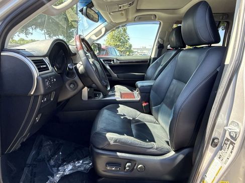 Used 2014 Lexus GX 460 w/ Premium Package AWD/4WD image 13