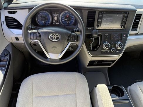 Used 2019 Toyota Sienna LE image 12