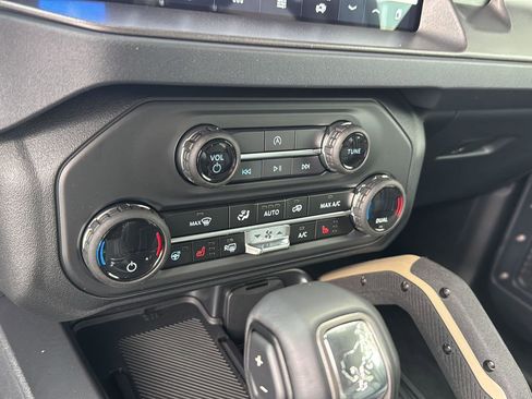 New 2025 Ford Bronco Badlands image 34