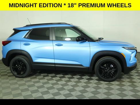 New 2026 Chevrolet TrailBlazer LT w/ Midnight Edition FWD image 3