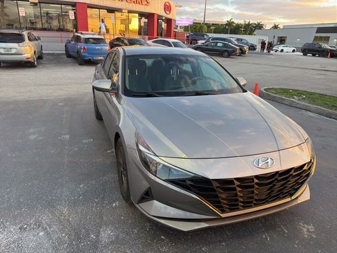 Used 2021 Hyundai Elantra SEL w/ Cargo Package image 10