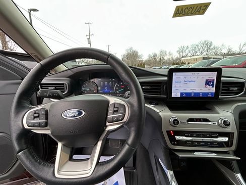 Certified 2022 Ford Explorer XLT w/ Equipment Group 202A image 26