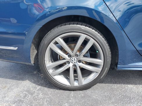 Used 2018 Volkswagen Passat 2.0T R-Line image 35