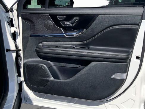 Certified 2025 Lincoln Corsair AWD w/ Equipment Group 101A image 23