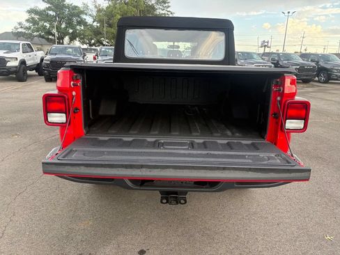 Used 2024 Jeep Gladiator Sport AWD/4WD image 7