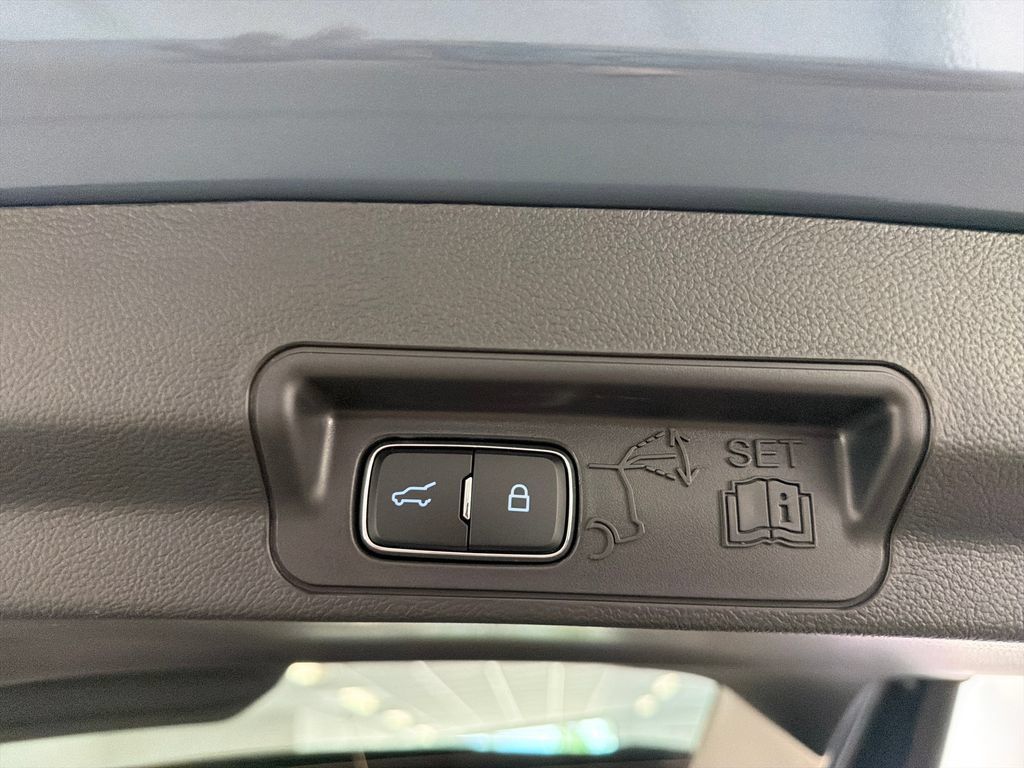 New 2026 Ford Explorer Active w/ Active Comfort Package RWD image 10