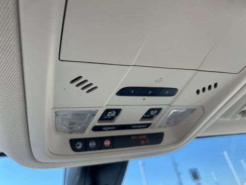 Used 2022 GMC Acadia Denali w/ Denali Technology Package image 23