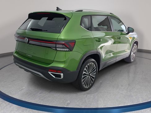 New 2026 Volkswagen Taos SE FWD image 5