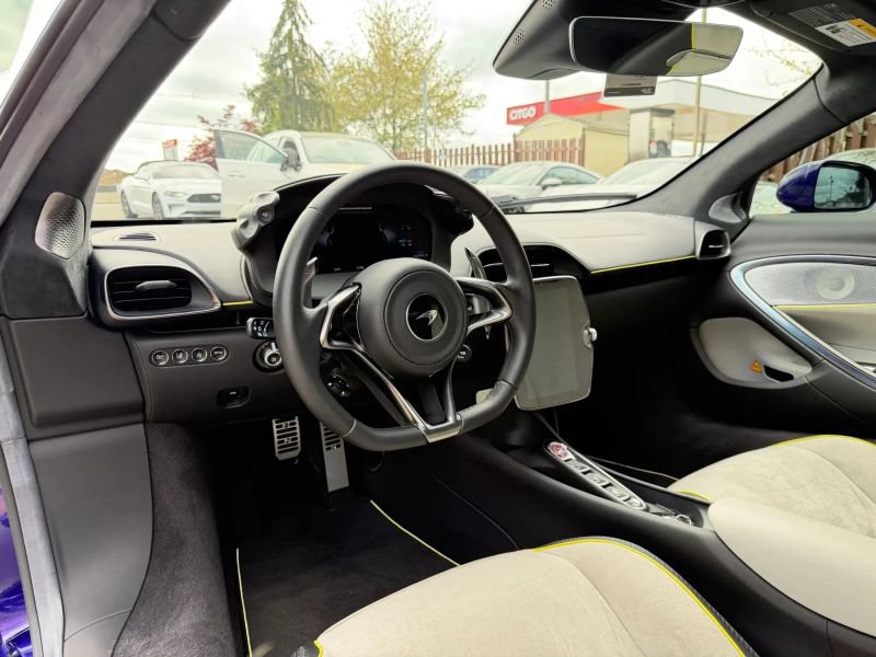 Used 2023 McLaren Artura RWD image 14