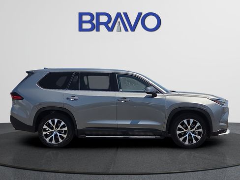 Used 2025 Toyota Grand Highlander AWD Hybrid image 5