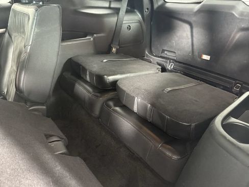 Used 2018 Ford Explorer XLT w/ Equipment Group 202A AWD/4WD image 23
