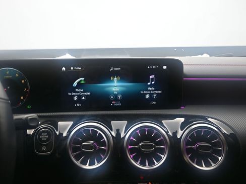 Used 2023 Mercedes-Benz CLA 250 4MATIC image 29