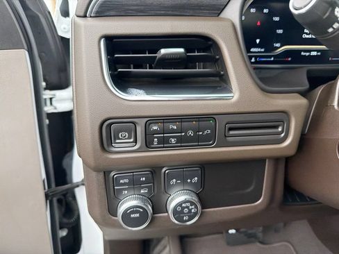 Used 2022 GMC Yukon XL SLT w/ SLT Premium Package AWD/4WD image 18