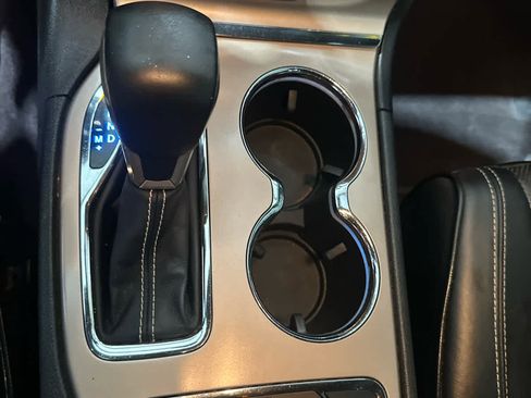 Used 2017 Jeep Grand Cherokee Overland AWD/4WD image 22