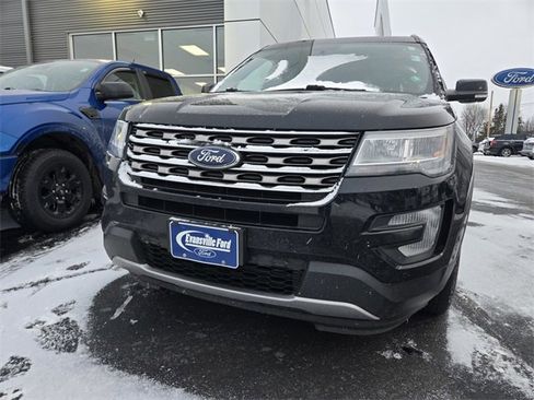 Used 2017 Ford Explorer XLT w/ Equipment Group 202A image 2