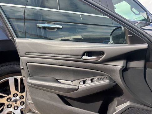 Used 2025 Nissan Altima 2.5 SV FWD image 18